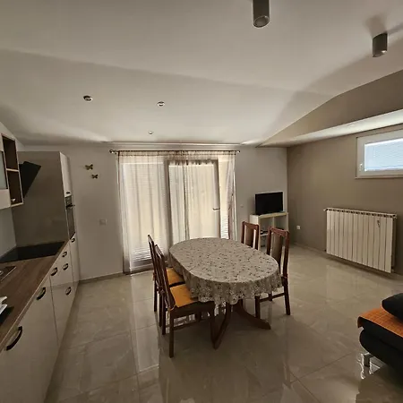 Beachfront Filip Apartamento Omiš